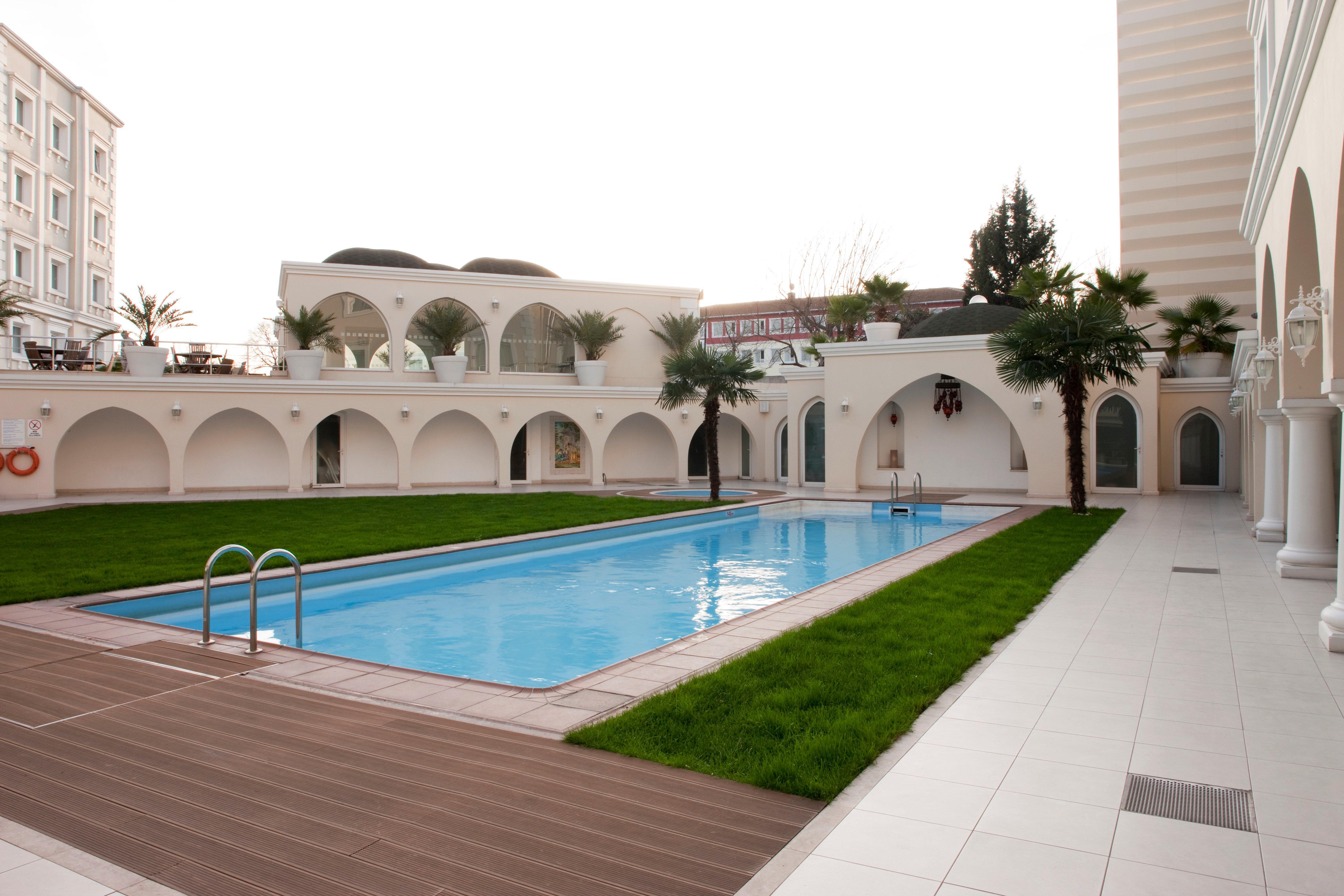 Holiday Inn Istanbul City By Ihg Bekvämligheter bild The swimming pool