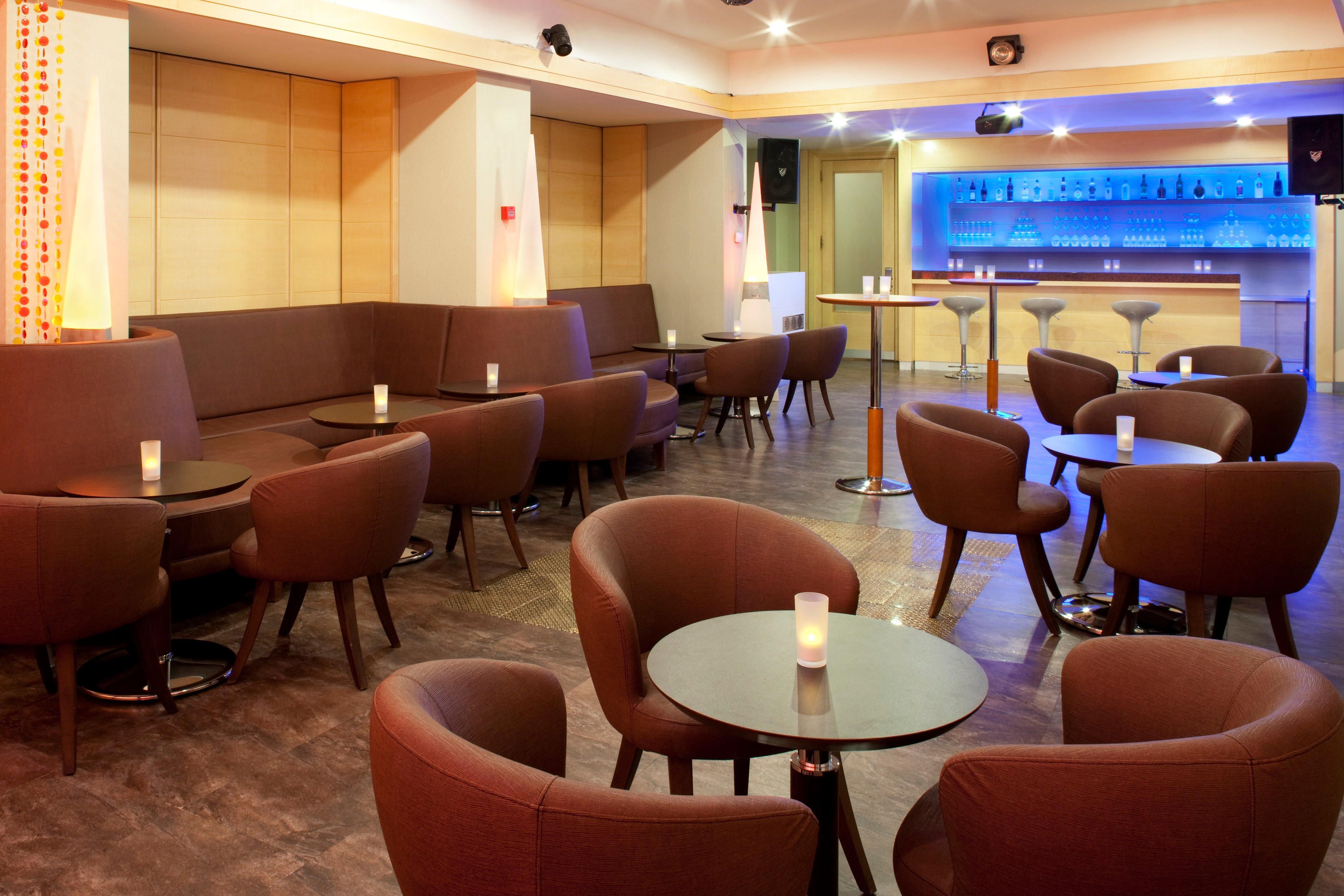 Holiday Inn Istanbul City By Ihg Exteriör bild The bar at the 2008 Berlinale