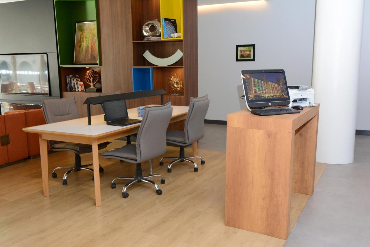 Holiday Inn Istanbul City By Ihg Exteriör bild The Business Center at the airport
