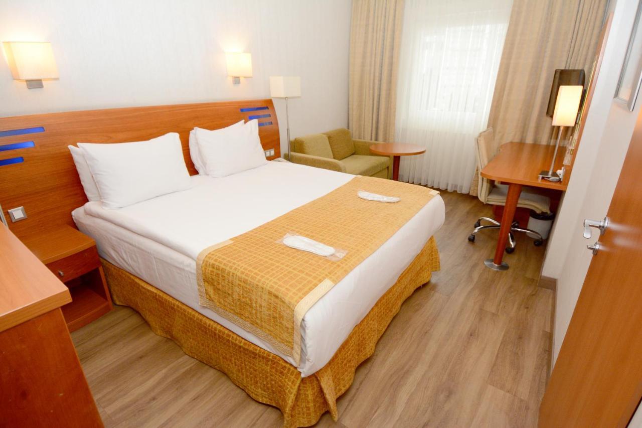 Holiday Inn Istanbul City By Ihg Exteriör bild A room at the hotel