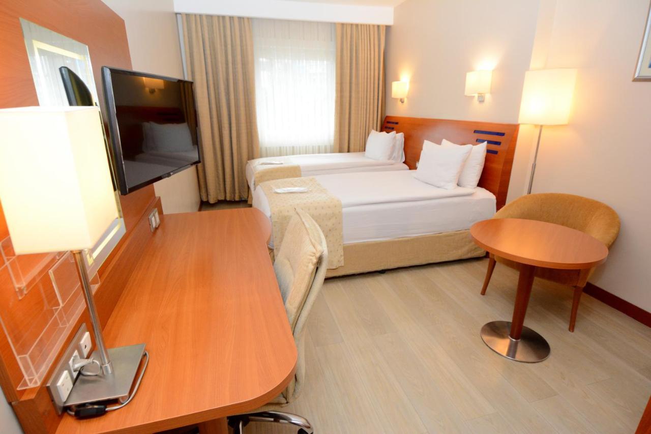 Holiday Inn Istanbul City By Ihg Exteriör bild A room at the hotel