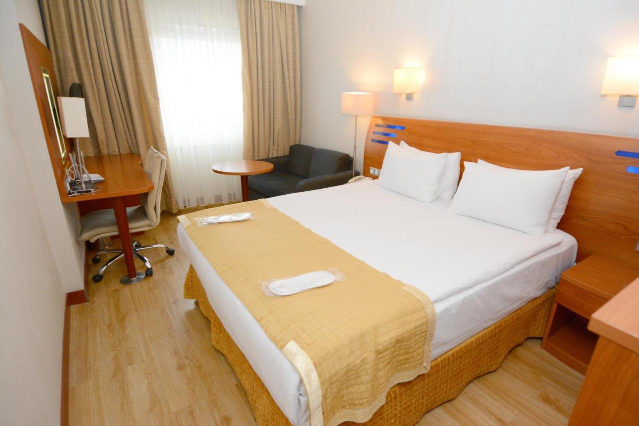 Holiday Inn Istanbul City By Ihg Exteriör bild A room at the hotel