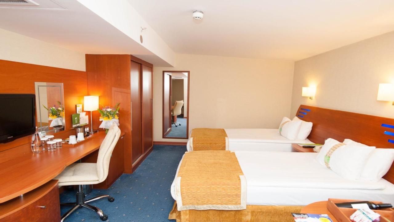 Holiday Inn Istanbul City By Ihg Exteriör bild A typical hotel room