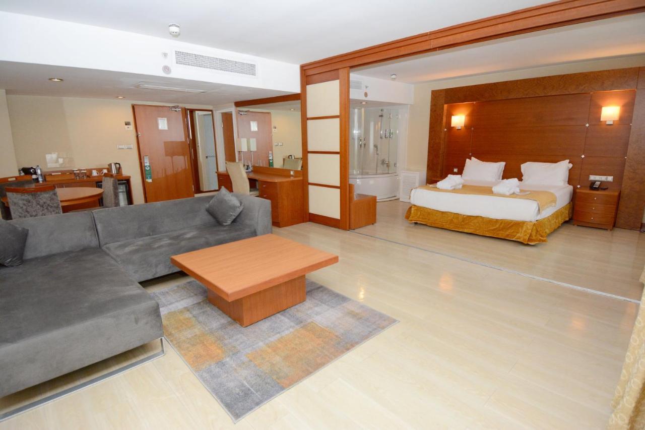 Holiday Inn Istanbul City By Ihg Exteriör bild Suite