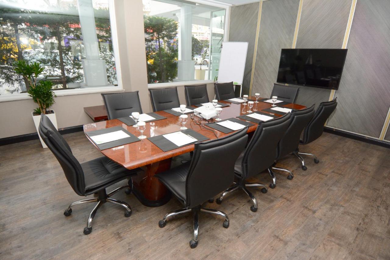 Holiday Inn Istanbul City By Ihg Exteriör bild A boardroom table