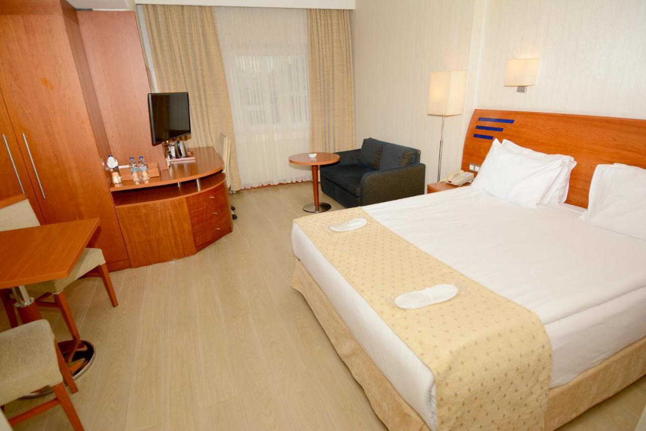 Holiday Inn Istanbul City By Ihg Exteriör bild A room at the Dan Hotel